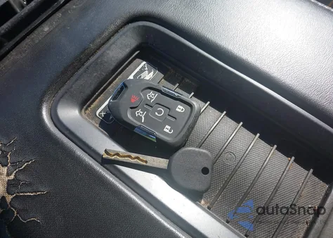 2016 Chevrolet Suburban Ltz z USA, uszkodzony, nr VIN 1GNSCJKC9GR236530